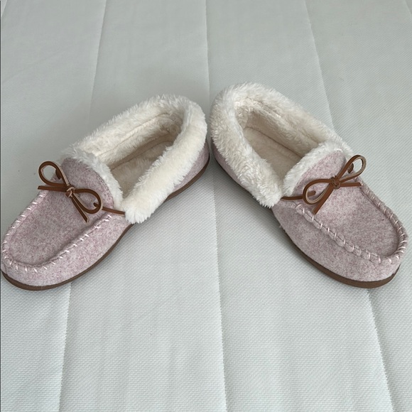 Cozy Pink Women's Moccasin Slippers - Picture 3 of 6